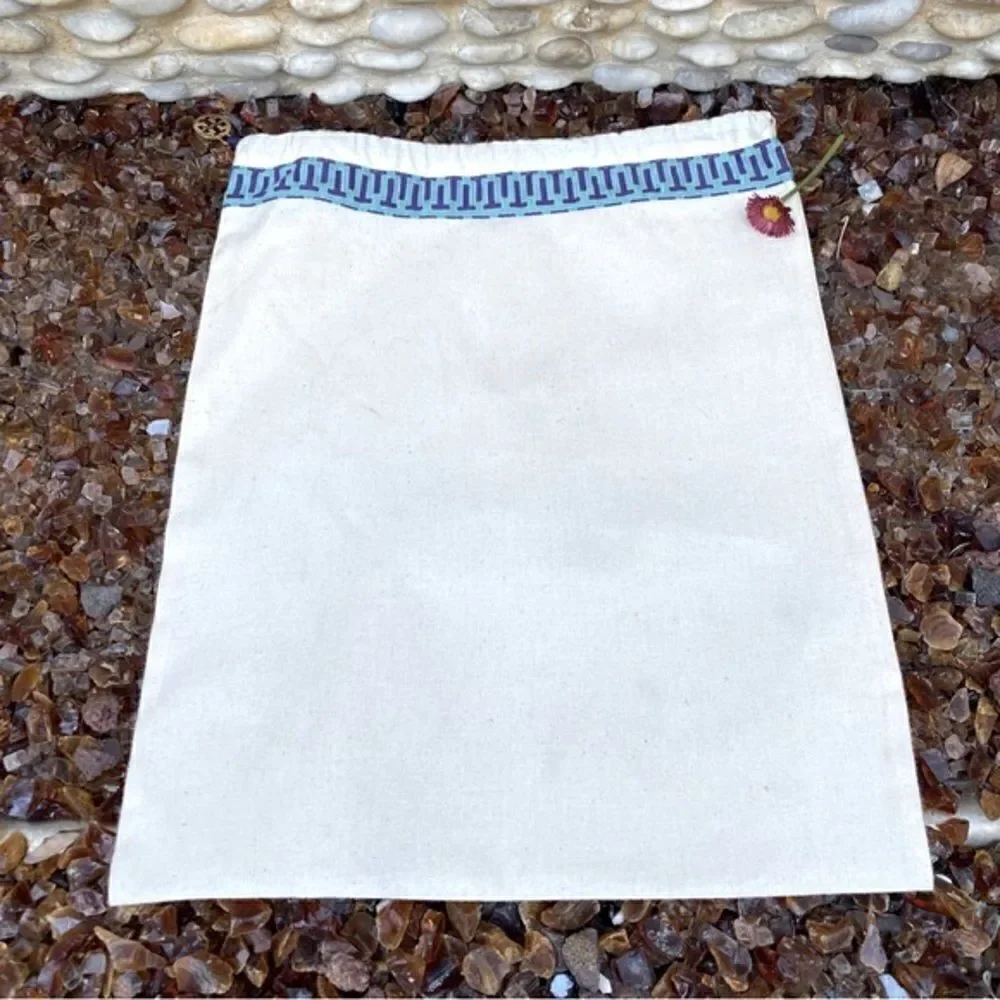 Tory Burch Classic Beige and Blue Dust Bag w/Logo Hardware. EUC 15